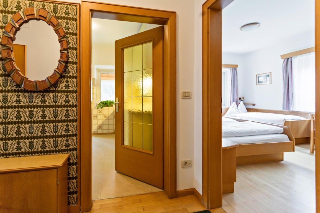 Villa Alpina Apartments Santa Cristina Val Gardena Eksteriør bilde
